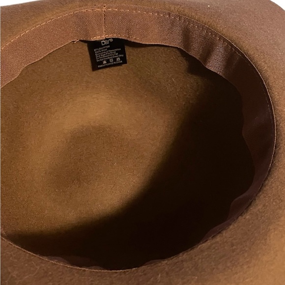 Women’s Fashionable Wool Hat - Picture 3 of 3